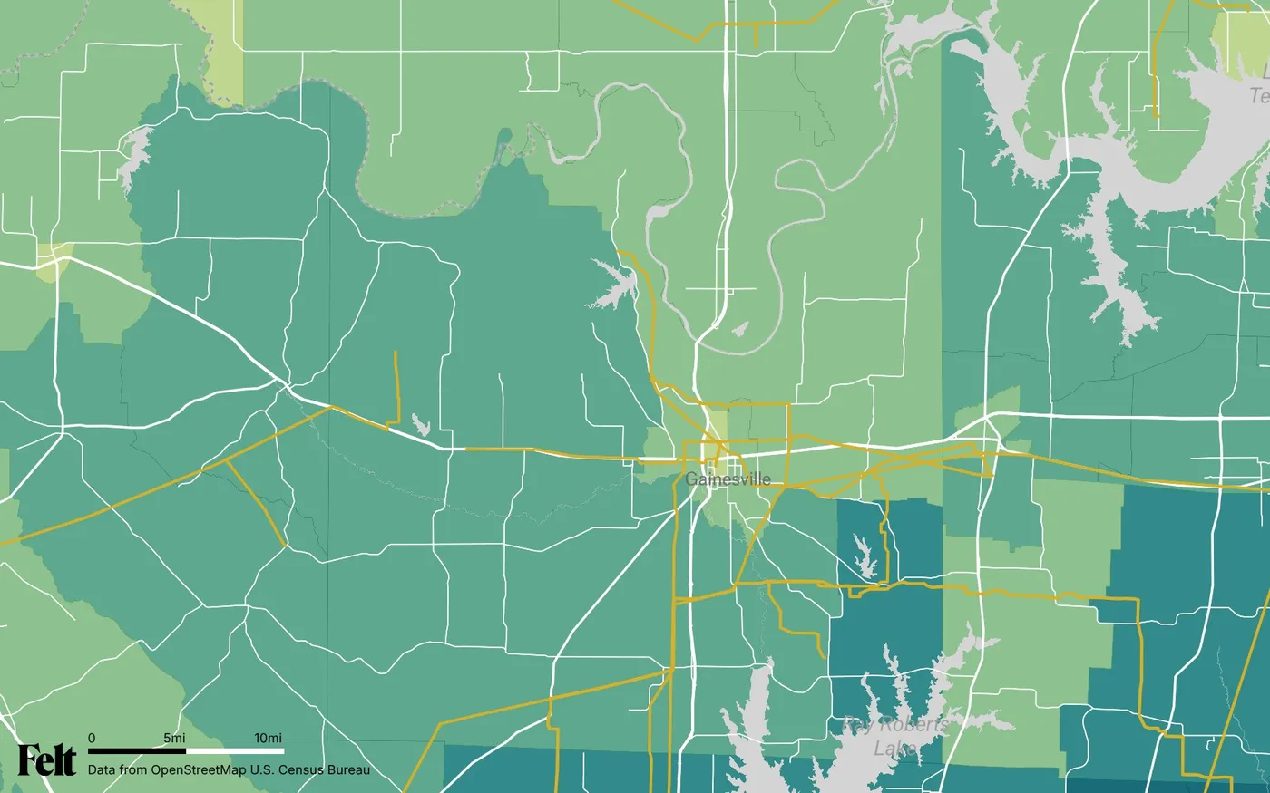 Map of Cooke County, Texas: the county outlined, with transmission lines over median household income by census tract