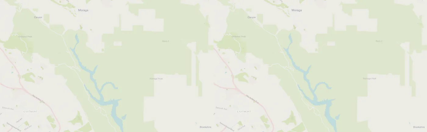Side-by-side maps of the hills between Moraga and Eastmont, comparing simplified and non-simplified geometries