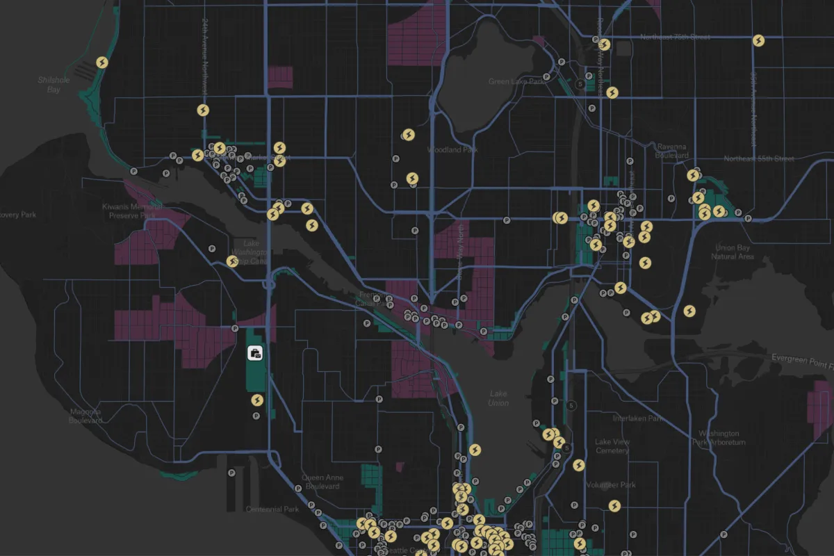 Map-based visualization showing fleet activity across an urban area, highlighting vehicle locations, routes, and performance data used for fleet optimization and efficiency analysis.